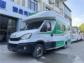 齐星   2019款依维柯后拓展C型房车