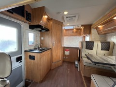 宇通 侧拓展房车