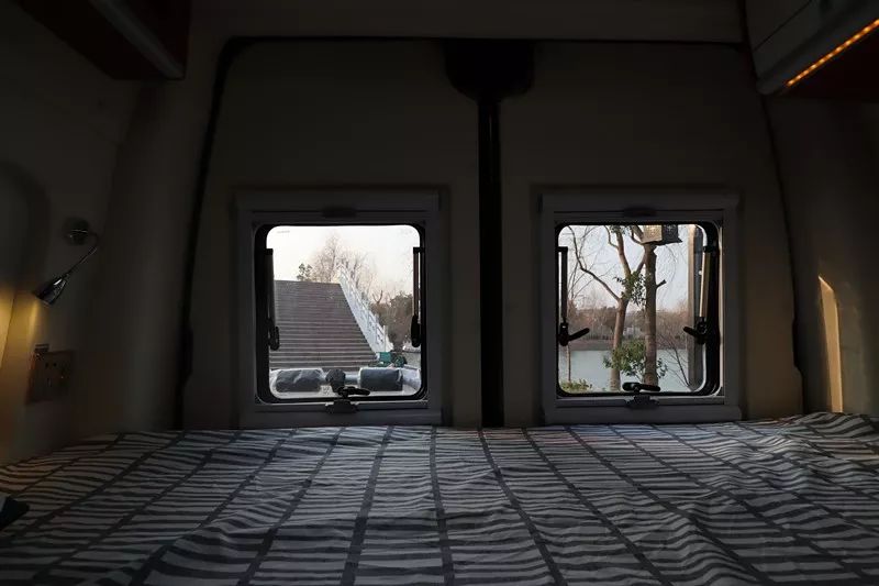 卫航大通V80长轴高顶房车--横置床(洗衣机款)35.8万元