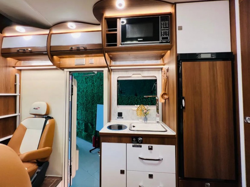 9月2日郑州房车展，瑞弗V800E丝绸之路版房车，望旭日东升，赏夕阳余晖！7f664282a5aaa0527c4593492e8952a1