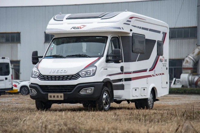 9月2日郑州房车展，瑞弗T800 T型房车，一车既出，万路恒通！