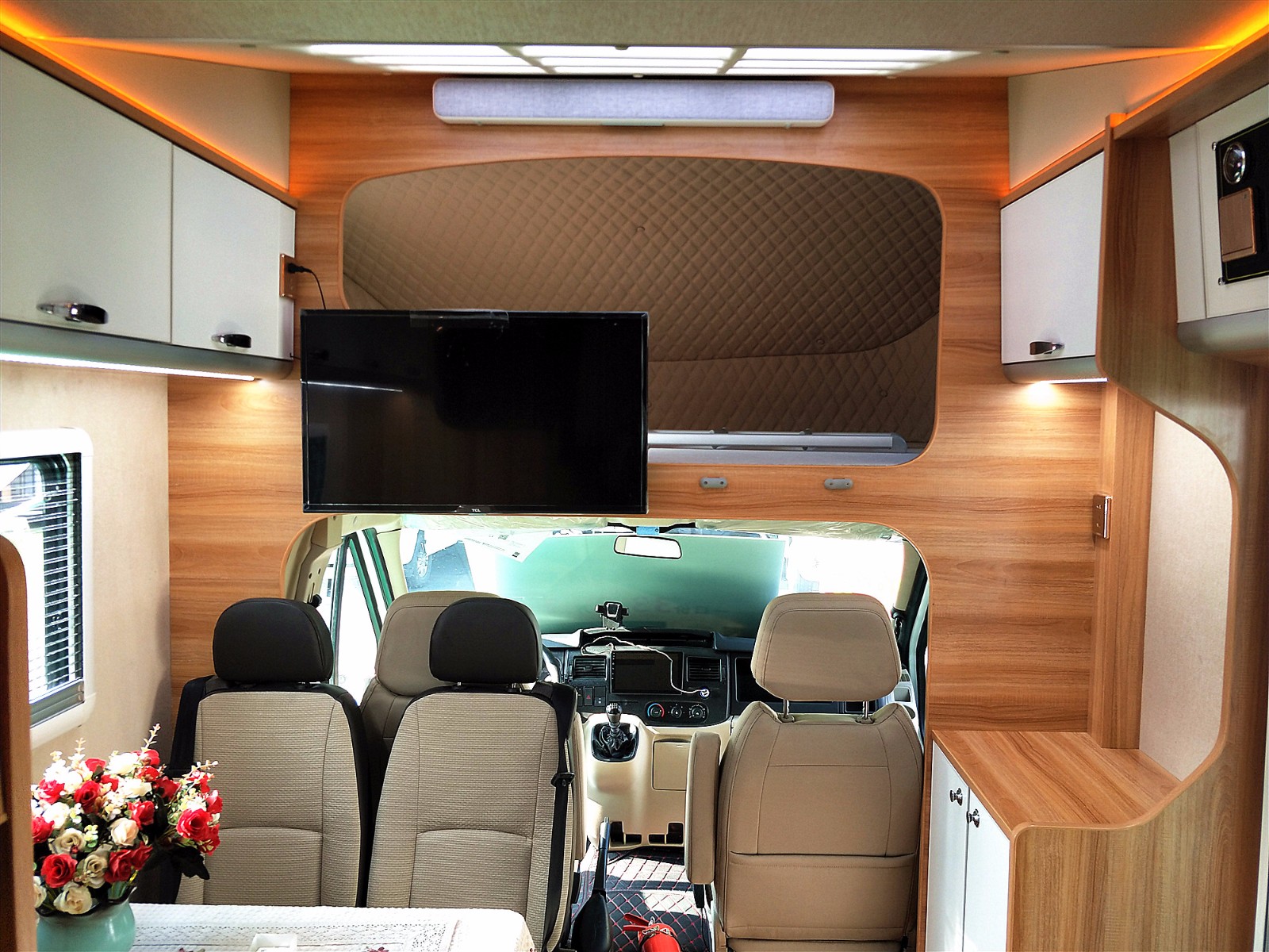 2019款趣蜂福特全顺新世代c型-小蜜蜂c5电视图片欣赏-房车旅游网