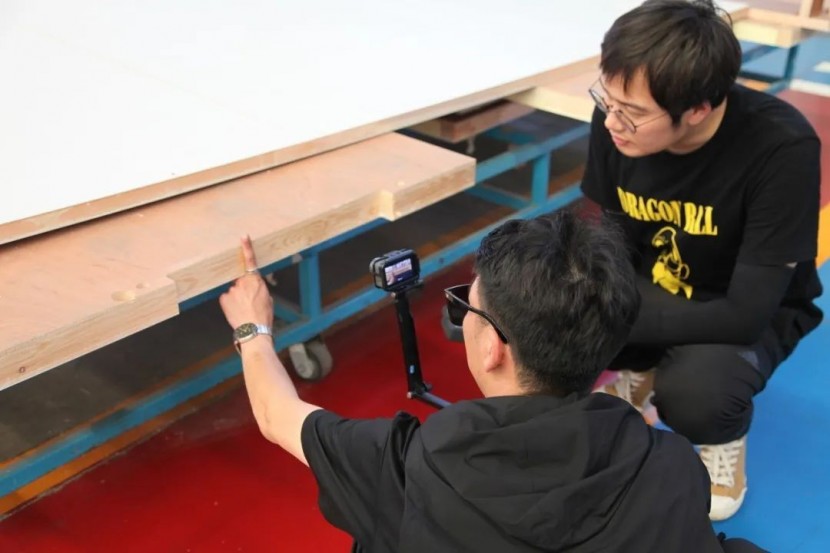 亚特房车八年|来自辽宁朝阳群众的两面锦旗