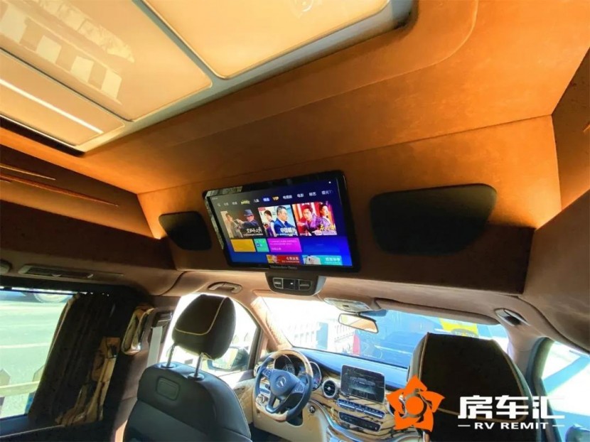 这款奔驰7座蓝牌带双人床，内饰虎斑檀木，平躺式座椅，配会议式后排5.jpg