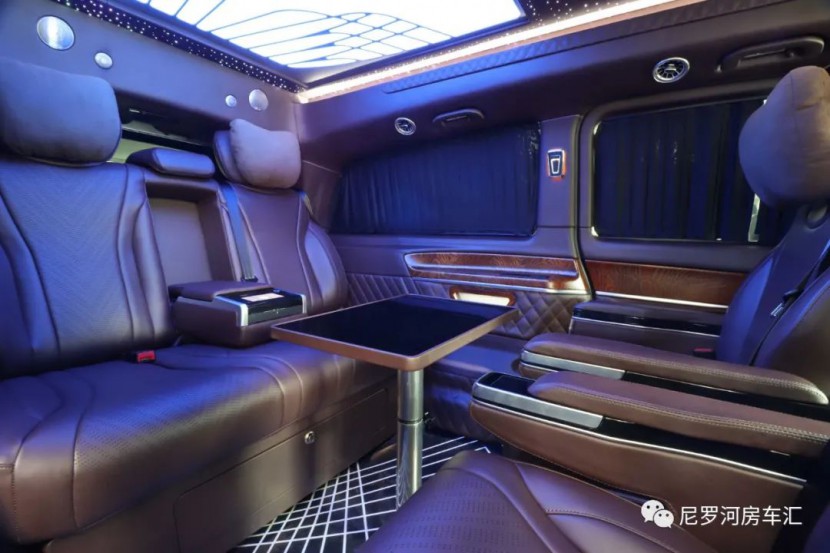 奔驰商务高端系列——迈巴赫咖啡棕图片