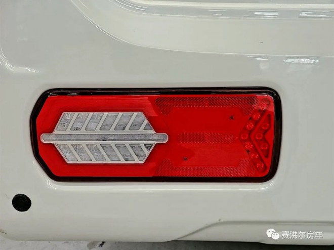 56.8万:赛沸尔C型大额头双拓展房车