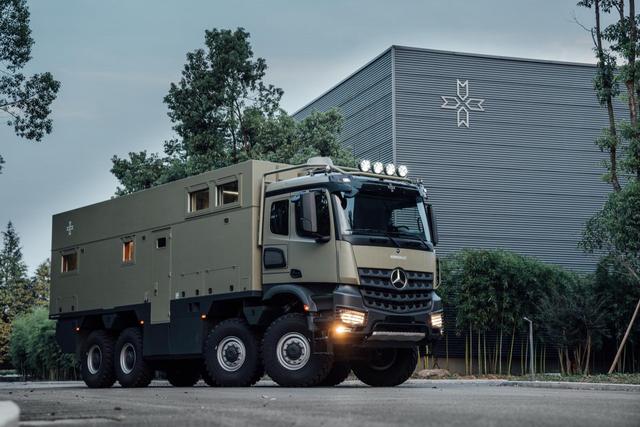 锐野阿莫迪罗奔驰Arocs8x8征服者型L型越野房车1280万元