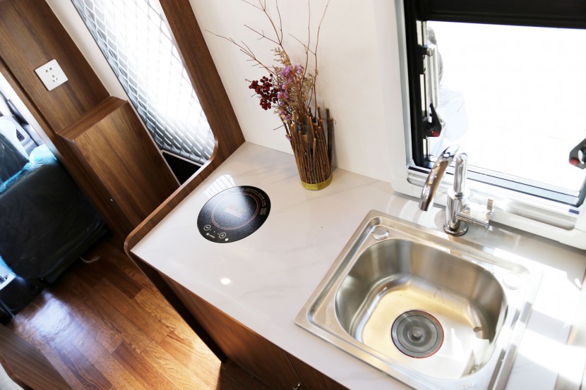 新飞拖挂房车 9.98万元 IMG_9587