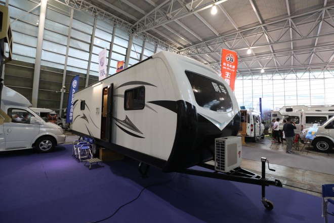 新星房车 美式单拓展露营地拖挂房车 24.8万元 WLH_5976