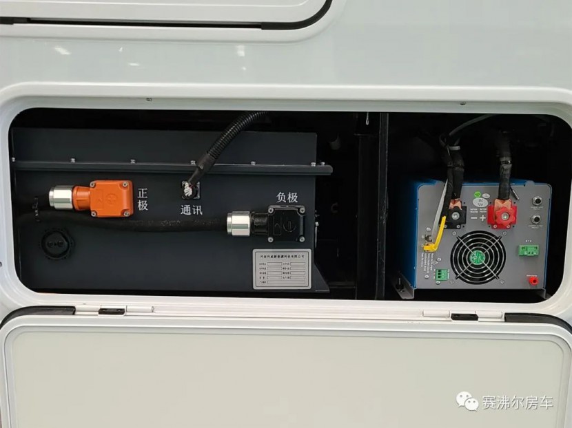 56.8万:赛沸尔C型大额头双拓展房车