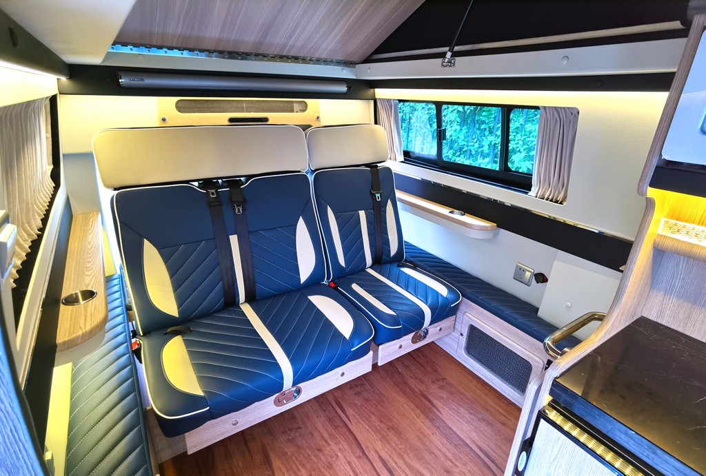 途酷 福特新全顺v362 中低升顶 生活区