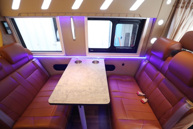 老张定制款——高清实拍2019款顺之旅东风御风自动挡B型房车 WLH_6095