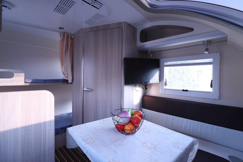 实用主义——飞神9011拖挂式房车（详拍） WLH_6824