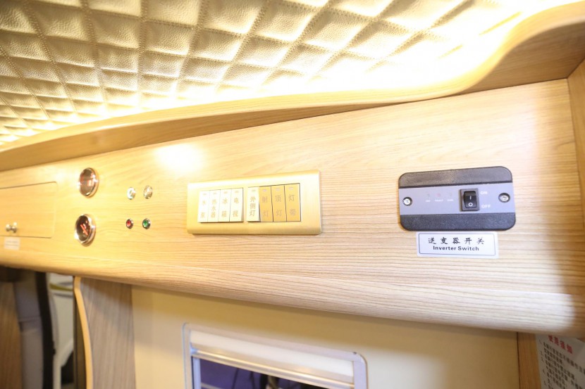 双景房车（国六）大通B型长轴高顶房车 25.8万元 WLH_4878