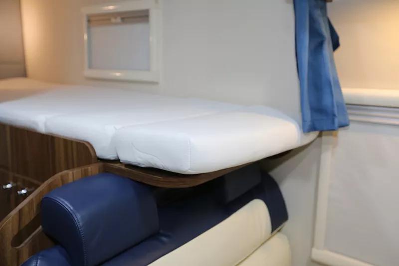 实用性满分，这款宇通国产依维柯无拓上下铺房车让你秒回“青葱岁月”！46ce4acae1ac461f8ae421254ff48bc2