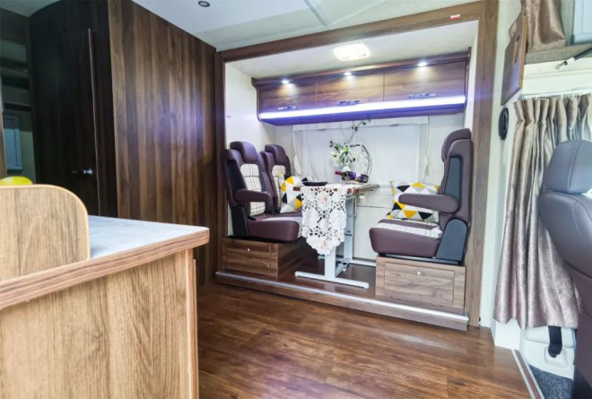 拓锐斯特房车：当有人说你太能“装”？