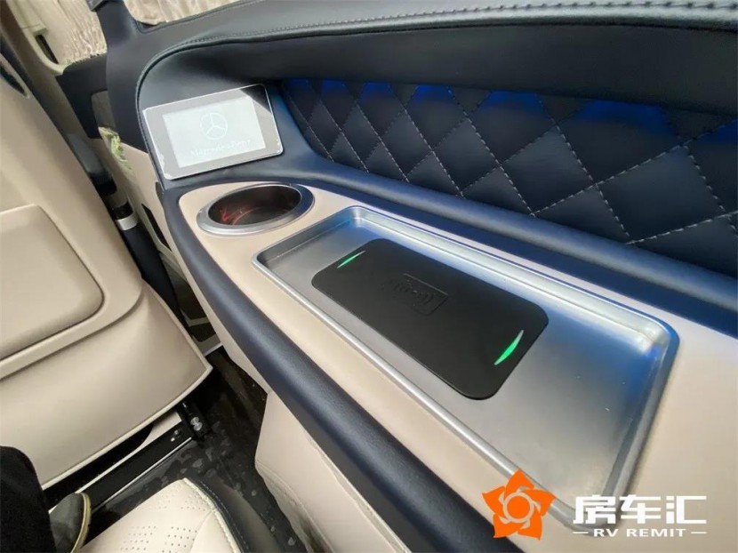 奔驰V-class全隔断MPV商务车，为什么备受老板明星们的喜欢？22.jpg