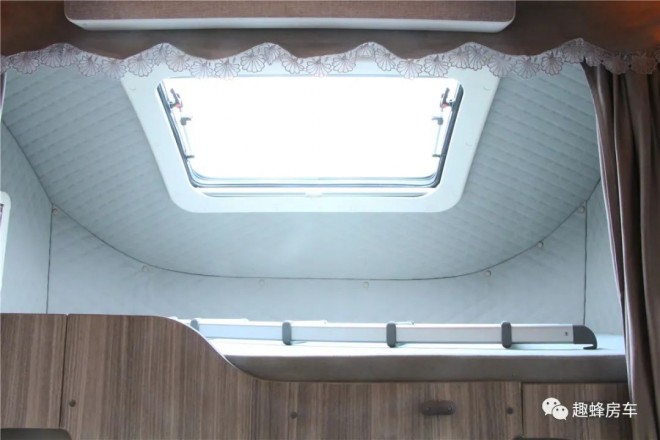 9月2日郑州房车展：趣蜂房车全顺C型，纵情跋涉，看昼夜轮转！dc3e7fd2d7a8b43cf980d660c02d1774