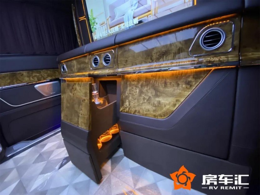 2020款圣母峰巅峰版，黑金四座，镀金立标，语音智能交互，太牛了！16.jpg