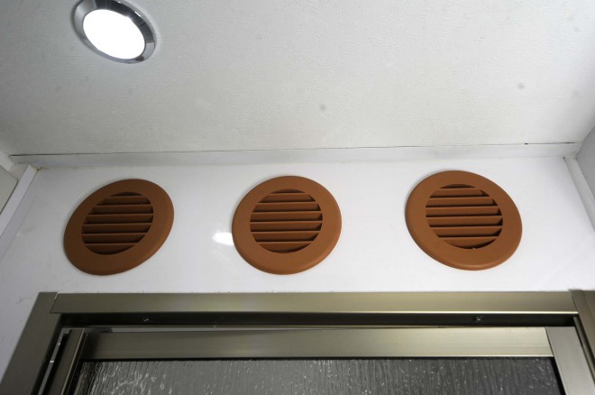 戴德隆翠C19拖挂式营地房车 17万元 _DSC8591