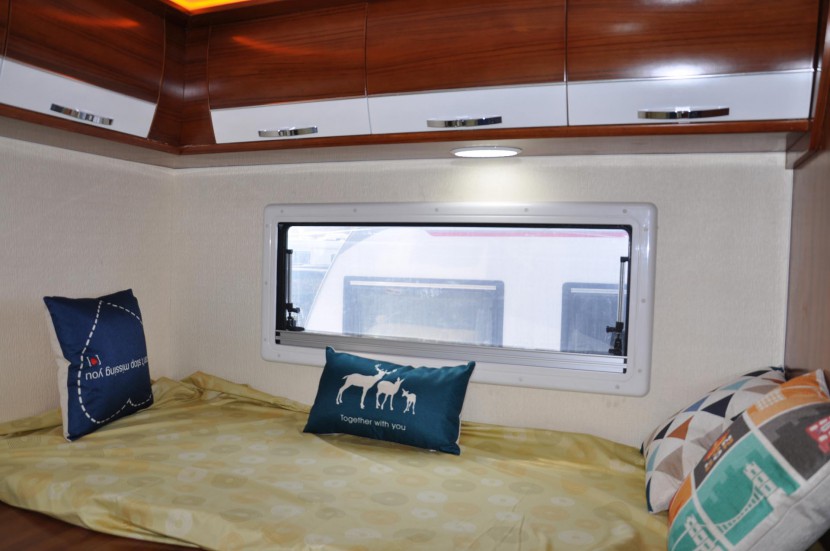 直降50万!独家团购108万即可抢购158万春田奔驰斯宾特524顶配房车 DSC_0249