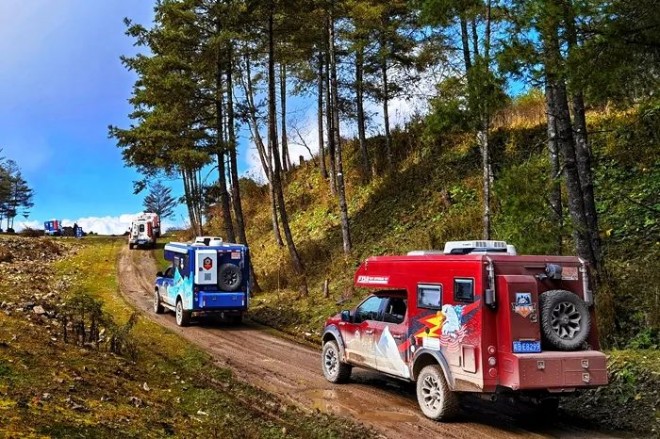 速腾房车：天寒地冻如何房车旅行？一台福特F150LTD四驱越野房车就够了！图片