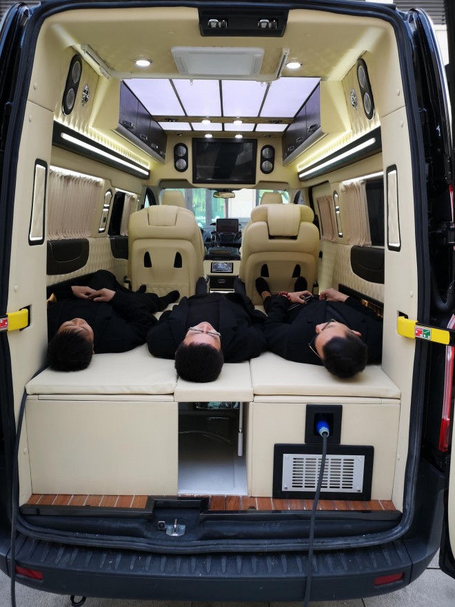 福客特房车2020款“黑骑士”迈巴赫版B布局41.6万元277e6144f6ea4df1b0b264467ed4d237