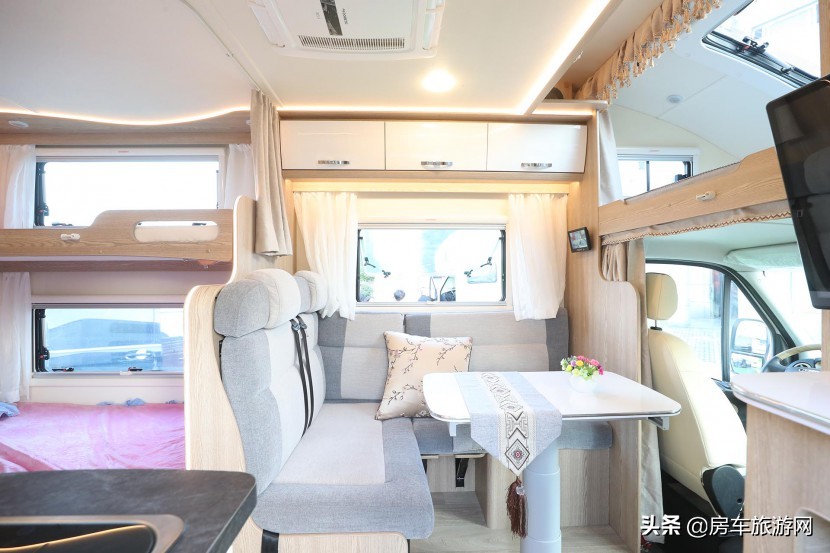 年终大促来袭!铂驰房车“大放价”!疯狂让利中,快来抢购吧~铂驰房车旅行家尊享版C型大额头无拓纵置上下床款