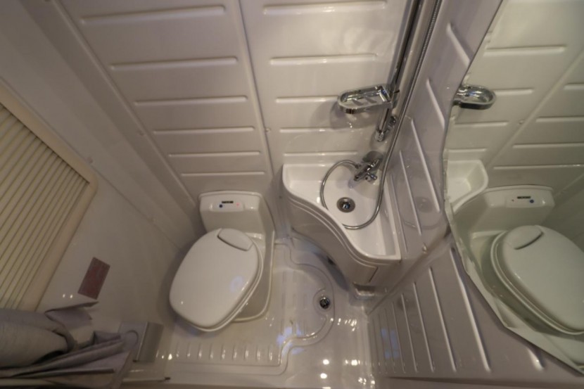 9月2日郑州房车展——宇通C533新小顶房车，持续续航，追随远方！b884a2d2874e863f66c25496605fccf0