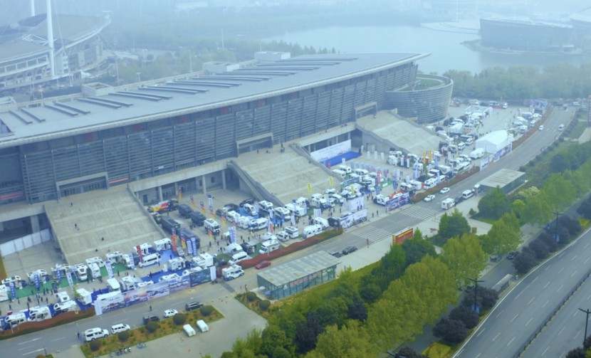 6.5洛阳房车展中房房车携国六大通B型中式家具后上下床房车亮相d0e2089bbe1246dcba4d7c08b04684d4