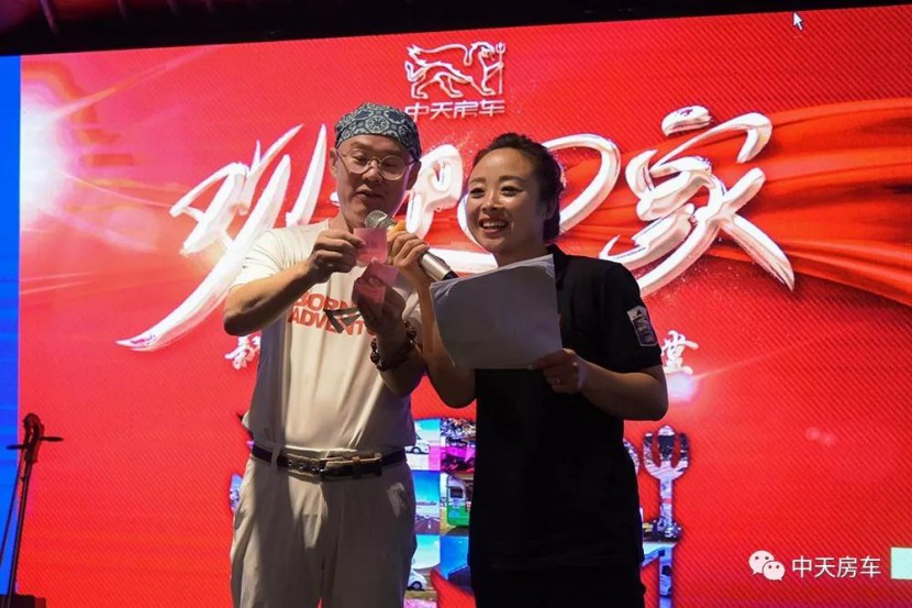 蒙古包内、激情音乐、互动游戏、达人分享…中天房车车友们欢聚一堂欢迎您回家！ca6abbba299941998542e24646551a71
