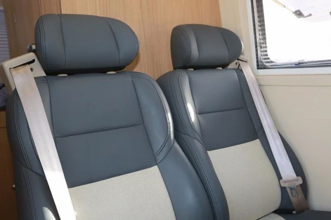 宇通大通V80国六B310舒适版房车（横置床）