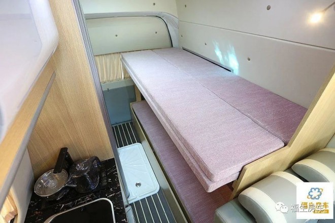 9月2日郑州房车展，福生高顶风景G9房车，乘车远望花遍野，驻足赏景遇知音！3221c4c0cde65c954f1b7a05dda0655e