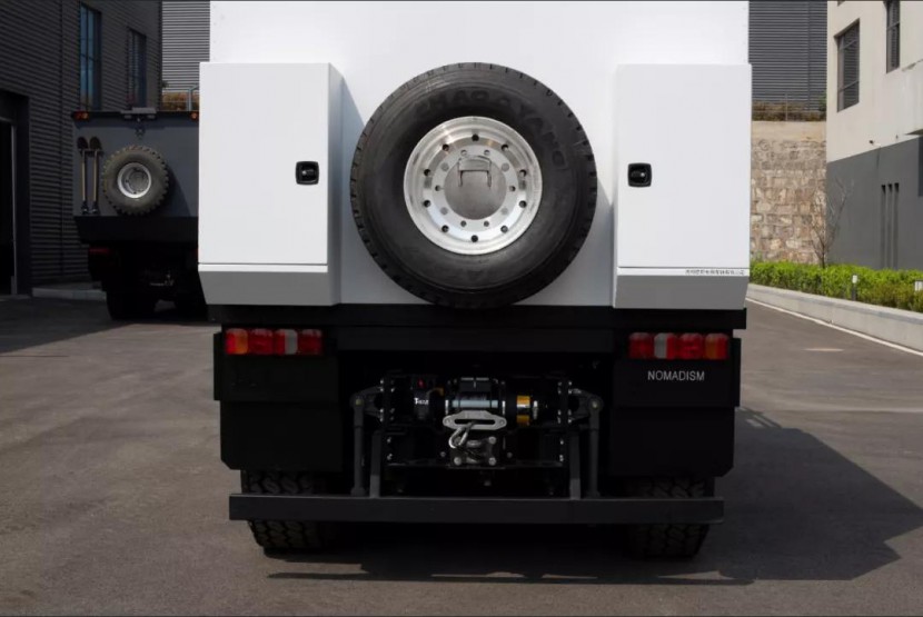 诺马迪森新款“驰骋者”——不超六米的C本蓝牌越野房车40157988d3e44fadb5fb8b9305156c28