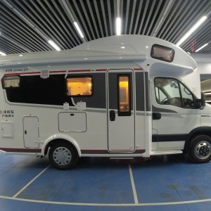 飞神依维柯欧胜C型大额头房车