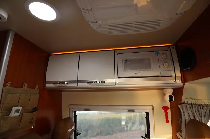 卫航大通V80长轴高顶房车--横置床(洗衣机款)35.8万元