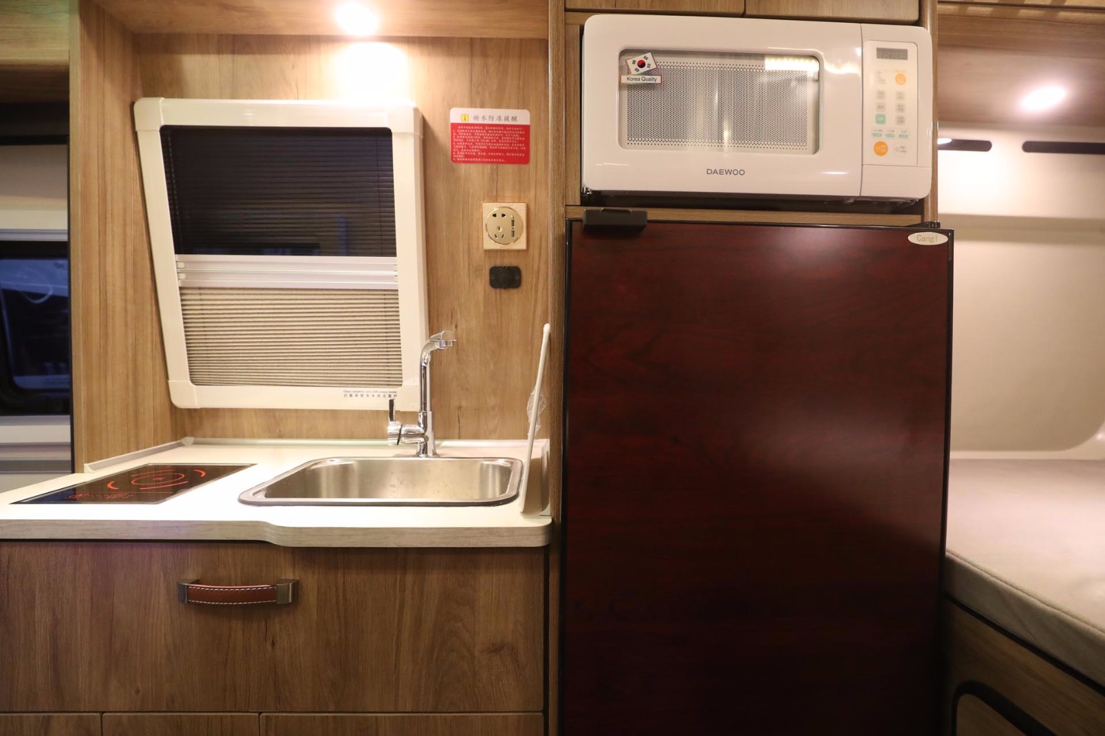 七狼大通V80 2020款大通B型 五座横置大床款生活区