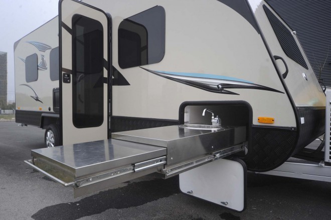 戴德隆翠C19拖挂式营地房车 17万元 外观1