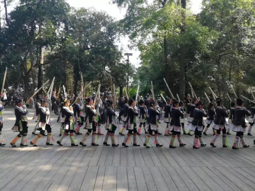 探秘苗族部落，感受苗族风情，宇通房车探索之旅！ad8e29c2a7ca4104bdf6ed8c97b64f4f
