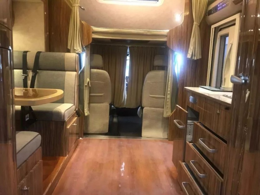 【4•12洛阳房车展】雅升房车倾情独有专利打造2019款依维柯双拓展房车全新亮相展会