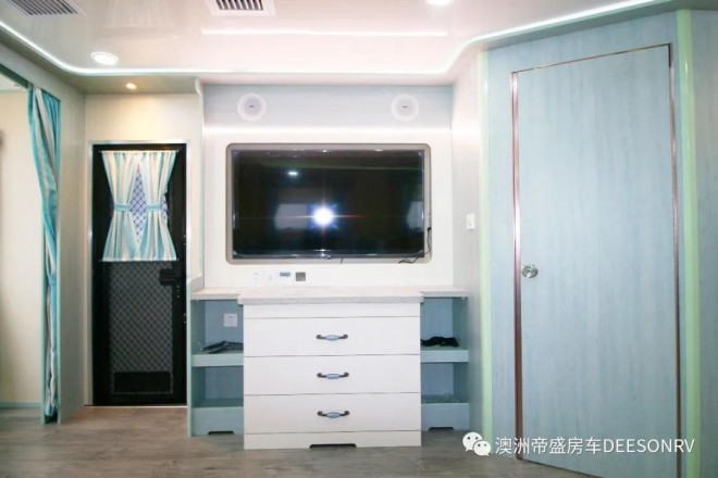 帝盛房车星盛系列-9米星空款营地房车24ee0279f01643d488ab912177c27ed5