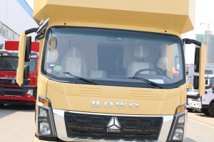 未来家房车 重汽豪沃下沉升降顶＋侧拓