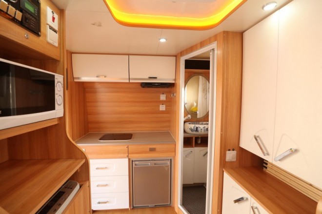 6.5洛阳房车展澳森房车新款糅合澳洲设计元素可上牌拖挂房车亮相ef1b9e21e8a744d69c6d7dcd73a6a096