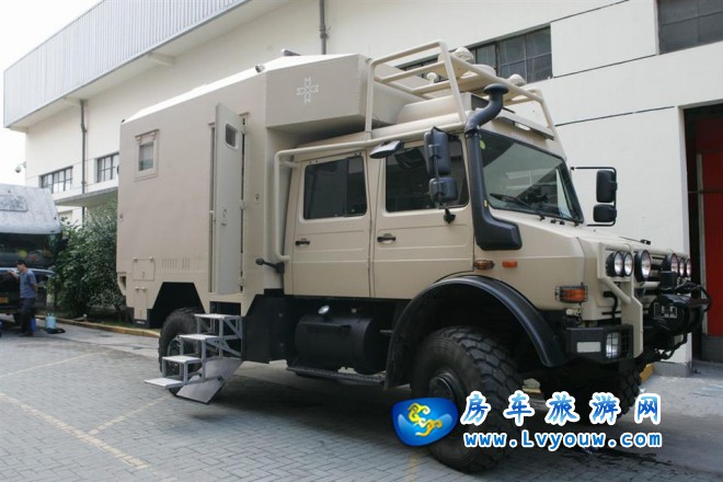 阿莫迪罗·攀爬者CD1型越野房车（奔驰乌尼莫克U5000）
