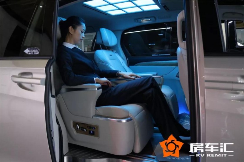 雅典娜版别克GL8商务车，改装后30来万气场翻倍！15.jpg