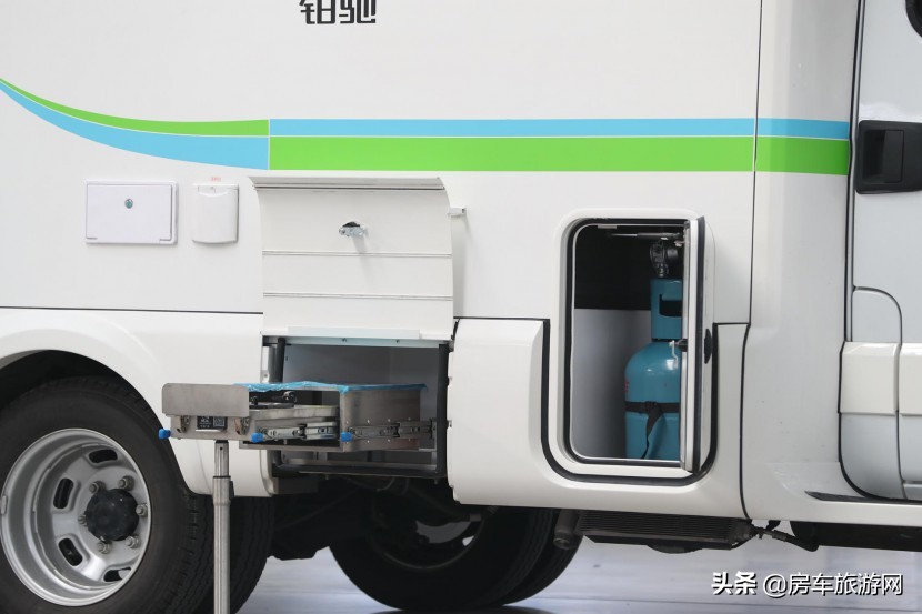 年终大促来袭!铂驰房车“大放价”!疯狂让利中,快来抢购吧~工匠打造科技传承,铂驰房车旅行家C型大额头单拓全新上市