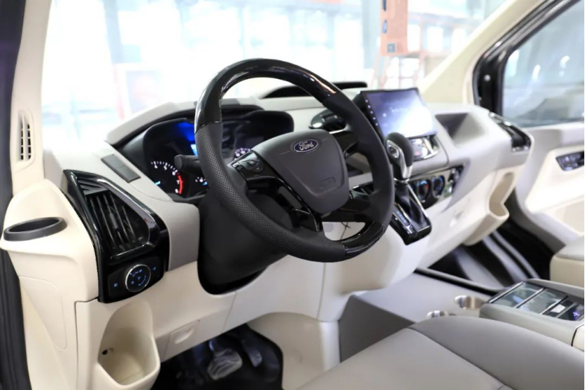 9月2日郑州房车展，景宴福特豪华商务房车，好景知时节，愿乘风可依！5377c9618bebe869f19105e4902977a4