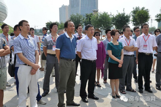 中汽协叶盛基秘书长出席2014中国（鹤壁）电子信息汽车电子电器产业发展合作交流会