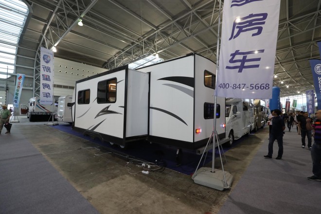 新星房车 美式单拓展露营地拖挂房车 24.8万元 WLH_5991