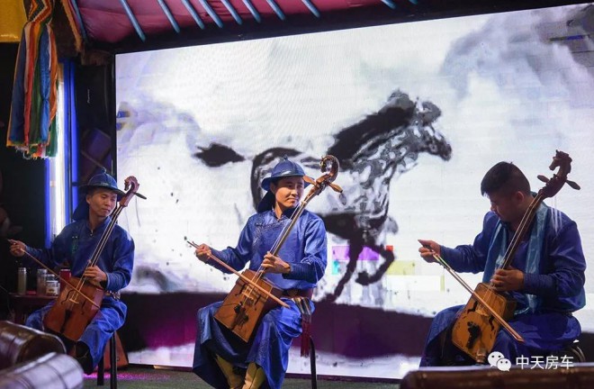蒙古包内、激情音乐、互动游戏、达人分享…中天房车车友们欢聚一堂欢迎您回家！3040c2b949f74c76b314c27207e75876